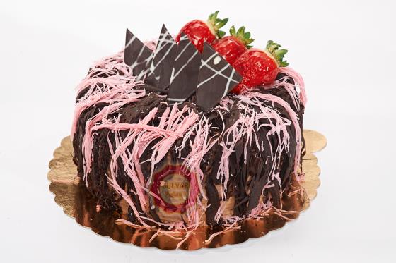 Çilekli Frambuazlı Çikolatalı Pasta