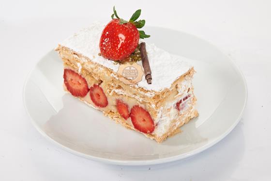 Çilekli Tekli Pasta