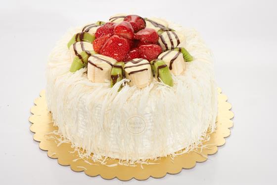 Saçaklı Muzlu Çilekli Pasta