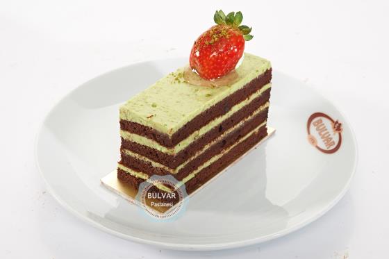 Çilekli Fıstıklı Tekli Pasta